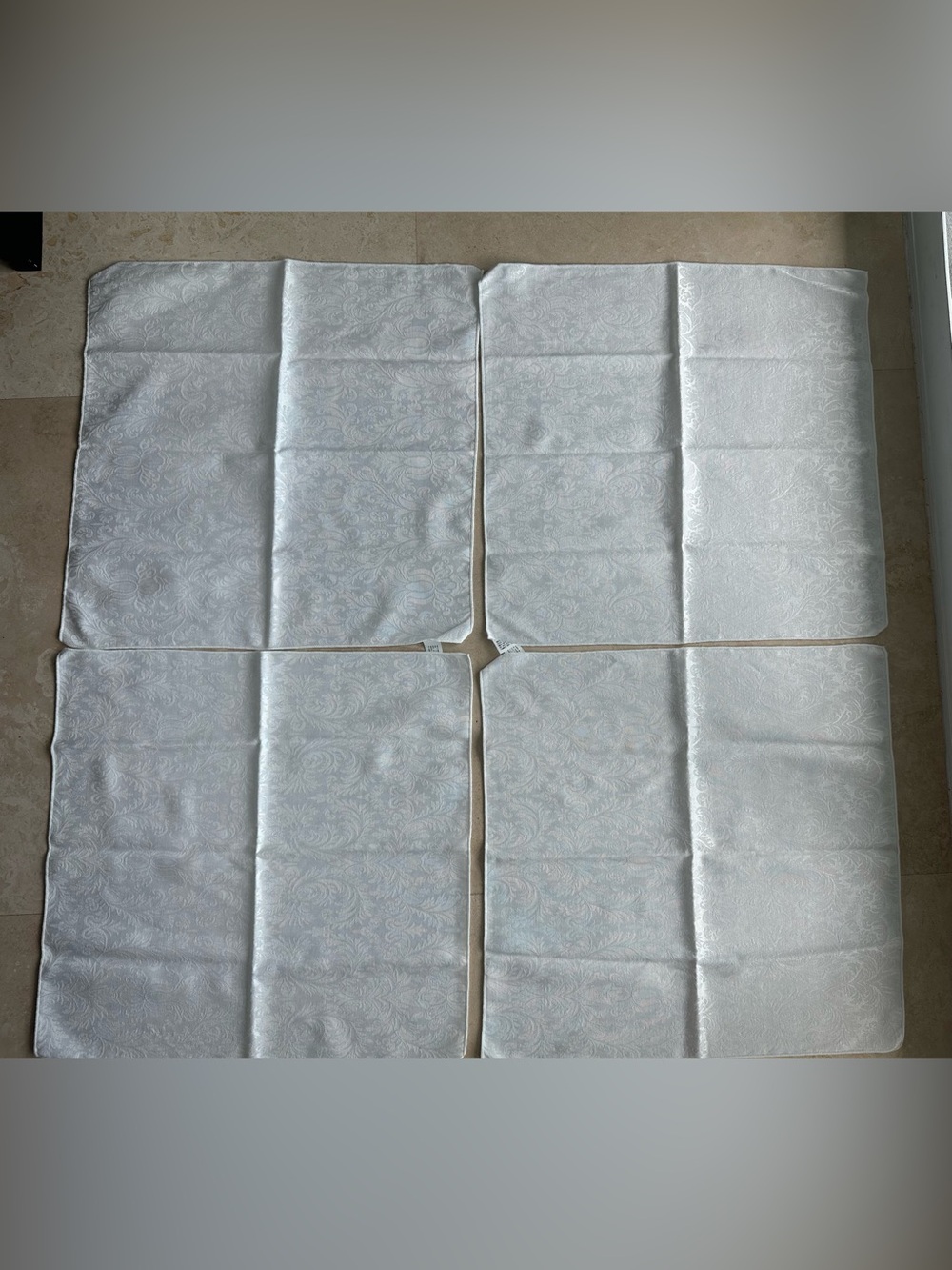 Vintage Set of 4 white paisley dinner napkins